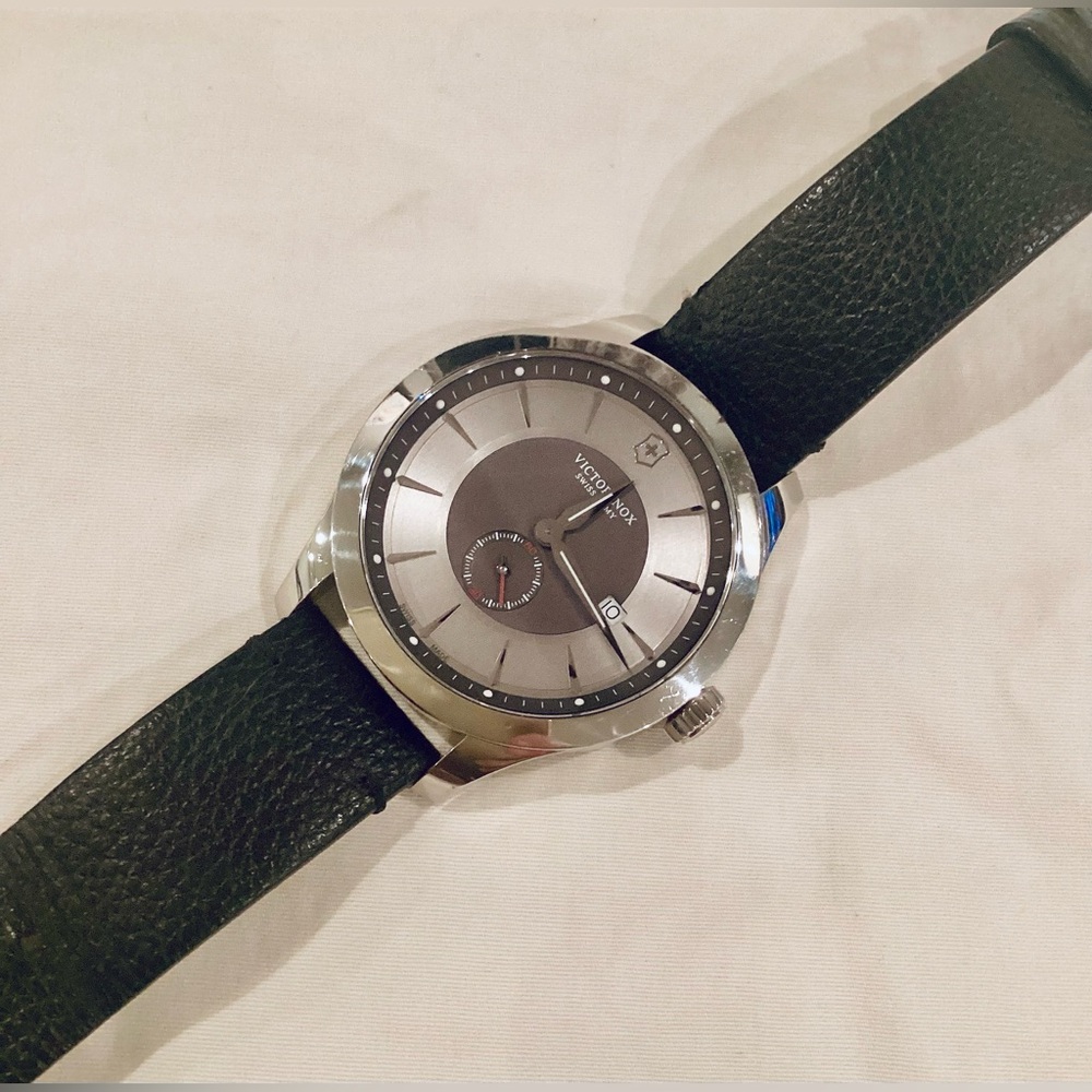 VICTORINOX Alliance 241765 Silver Quartz Stainless New Battery 44mm Men's Watch - Picture 2 of 16